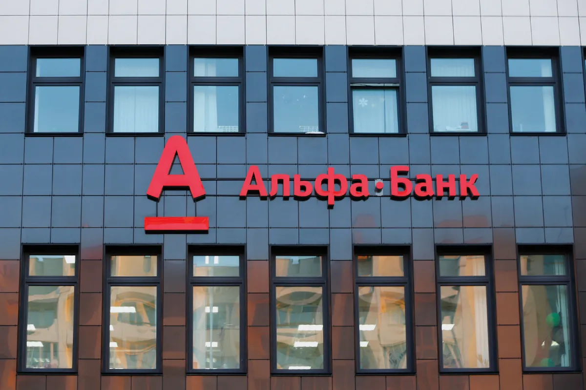 Альфа-Банк выдал 96 272 экспресс-гарантии на 215 млрд рублей за первое полугодие 2026